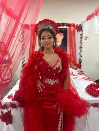 Bata Gitana con Complementos Talla 36.