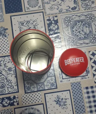 Hucha Beefeater Gin Buzón Rojo