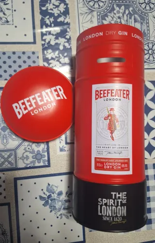 Hucha Beefeater Gin Buzón Rojo