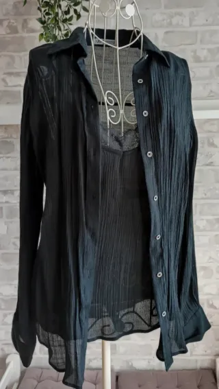 Camisa Negra con Top Lencero de Zara
