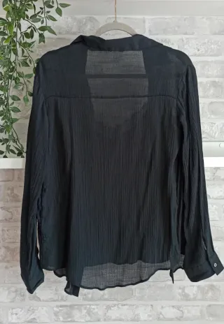 Camisa Negra con Top Lencero de Zara