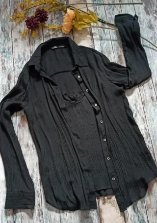 Camisa Negra con Top Lencero de Zara