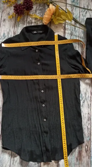 Camisa Negra con Top Lencero de Zara