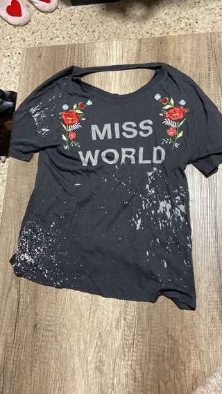 Camiseta Bershka Miss World Flores