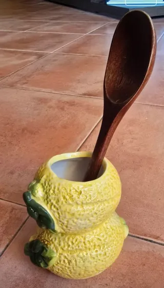 Porta mestoli in ceramica a forma di limone