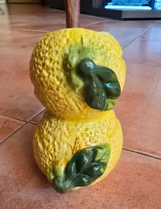 Porta mestoli in ceramica a forma di limone