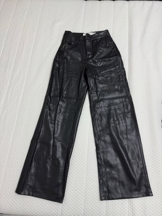 Pantaloni Bershka ecopelle neri