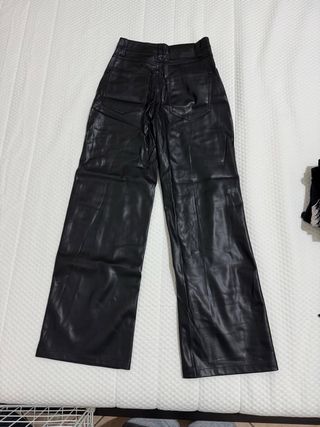 Pantaloni Bershka ecopelle neri