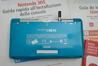 Nintendo 3DS Azul Aqua con caja y manuales.