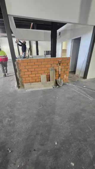 Instalaciones puestas ,tarima ,armarios a medida