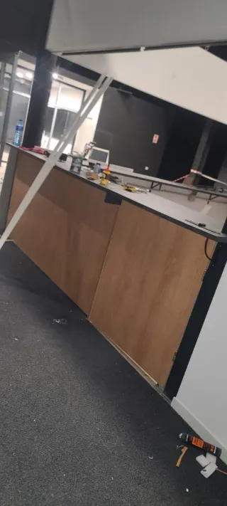 Instalaciones puestas ,tarima ,armarios a medida