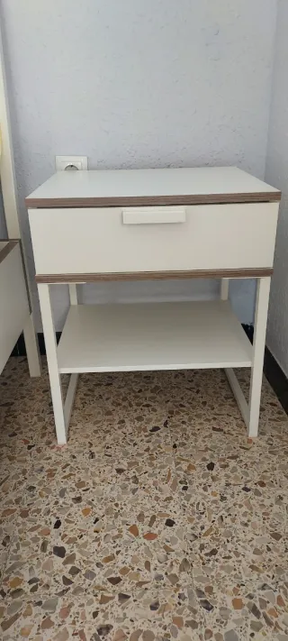 Cama Ikea con cabecero y 2 mesitas