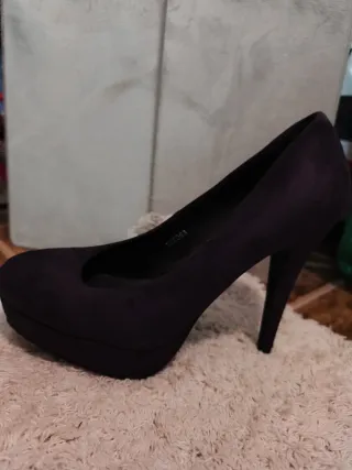 Tacones morados de plataforma