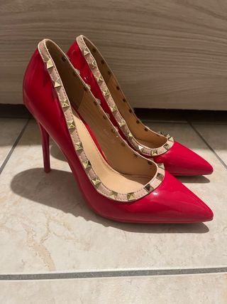 Scarpe con tacco rosse e borchie oro Tg 39
