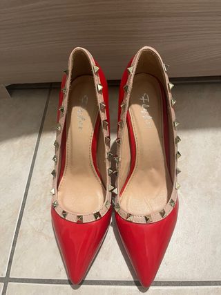 Scarpe con tacco rosse e borchie oro Tg 39