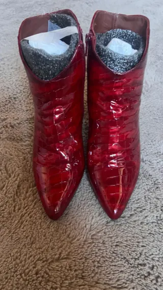 Botines charol piel rojos