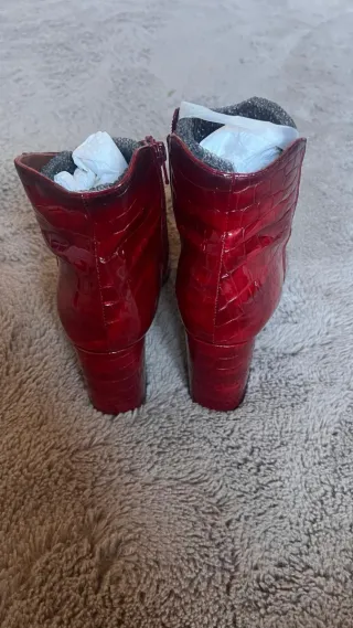 Botines charol piel rojos