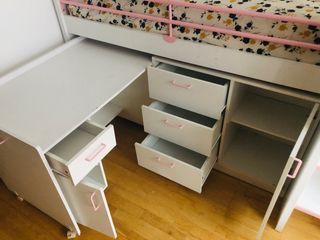 Cama alta infantil con escritorio y cajones