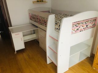 Cama alta infantil con escritorio y cajones