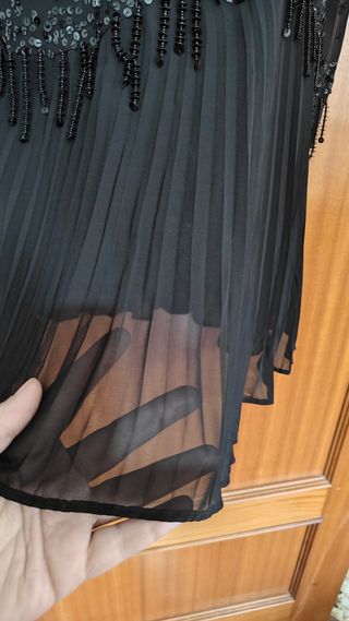 Falda larga plisada negra con pedrería para fiesta
