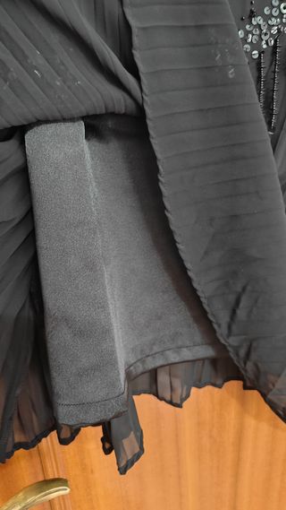 Falda larga plisada negra con pedrería para fiesta