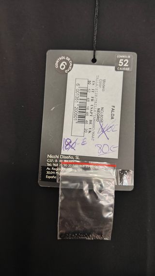 Falda larga plisada negra con pedrería para fiesta