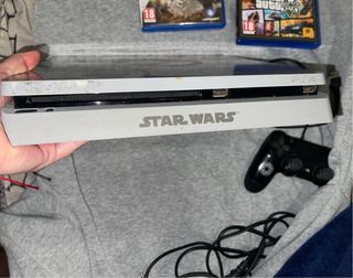 PS4 Edición Star Wars + Mando + 2 Juegos