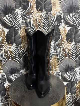 Stivali neri con risvolto leopardato