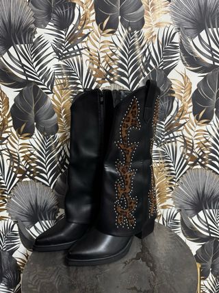 Stivali neri con risvolto leopardato