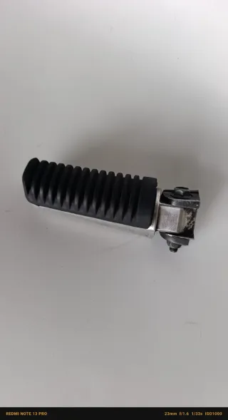 Estribera metálica  Original Yamaha Tracer 7