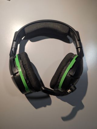 Xbox One S 2TB + Cuffie Wireless Turtle Beach Stealth 600