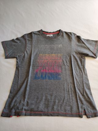 Camiseta de pijama gris con estampado