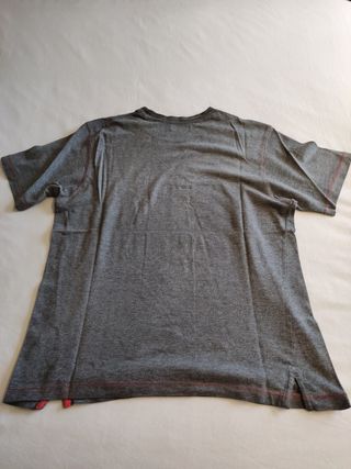 Camiseta de pijama gris con estampado