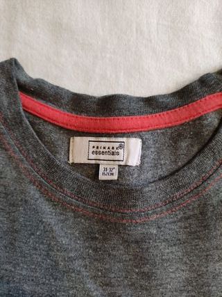 Camiseta de pijama gris con estampado