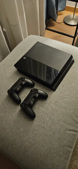 PS4 Original con 2 mandos