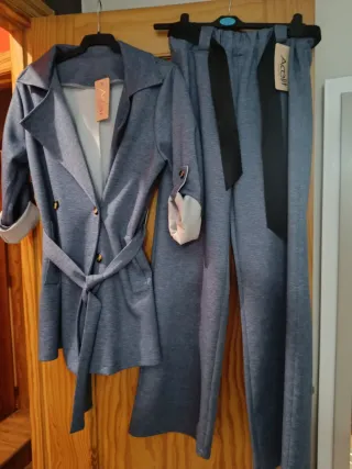 Traje de pantalón azul