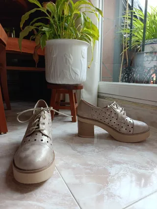 Zapatos con cordones