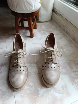Zapatos con cordones