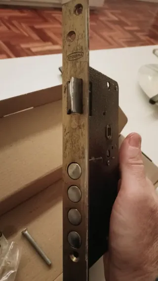 Cerradura Ezcurra Antipalanca de puerta entrada