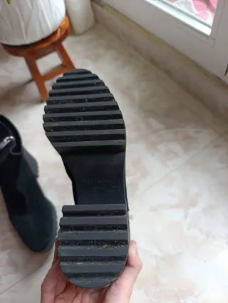 Botines negros de ante con tacón