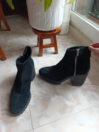 Botines negros de ante con tacón