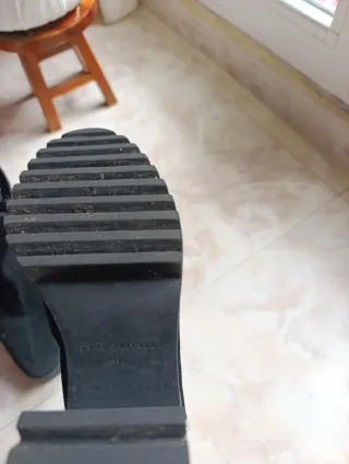 Botines negros de ante con tacón