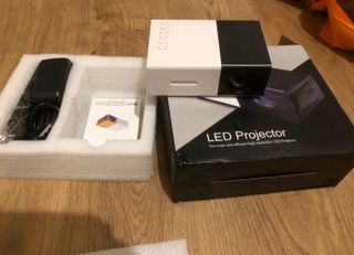 Proyector LED Blanco y Negro