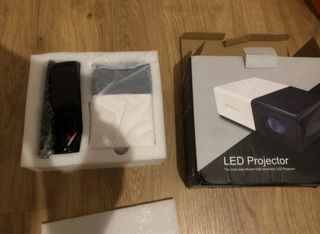 Proyector LED Blanco y Negro