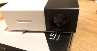 Proyector LED Blanco y Negro