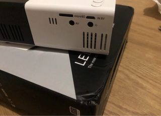 Proyector LED Blanco y Negro