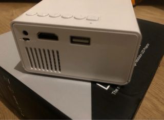 Proyector LED Blanco y Negro