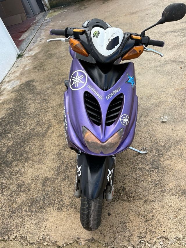 Yamaha Aerox Morado