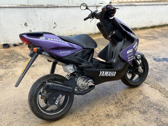 Yamaha Aerox Morado