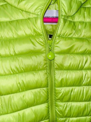 Giubbotto verde imbottito con cappuccio